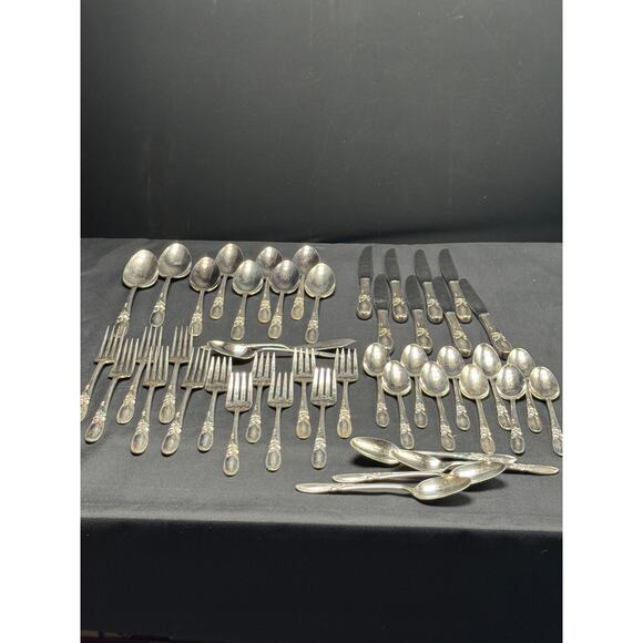 Vintage Silverplate Flatware Set – White Orchid – Discontinued - 46 pcs - Picture 5 of 16